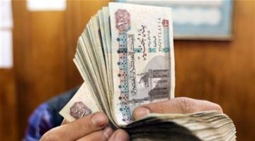 هتقبض 700 جنيه زيادة من أول الشهر.. تفاصيل العلاوة الدورية 2025 بعد التصديق الرسمي على القانون