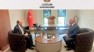 وزير الخارجية ”الزنداني” يصل إسطنبول للمشاركة في اجتماع وزراء خارجية “التعاون الإسلامي”
